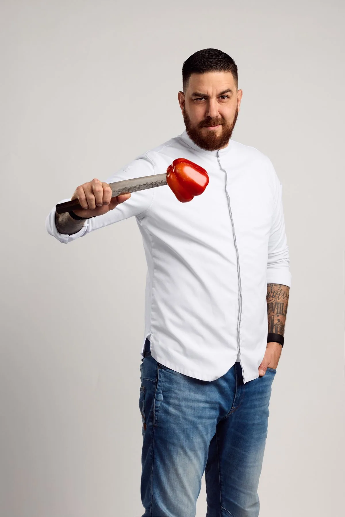 Martin Novák s nožom a paprikou, vizuál relácie Na nože